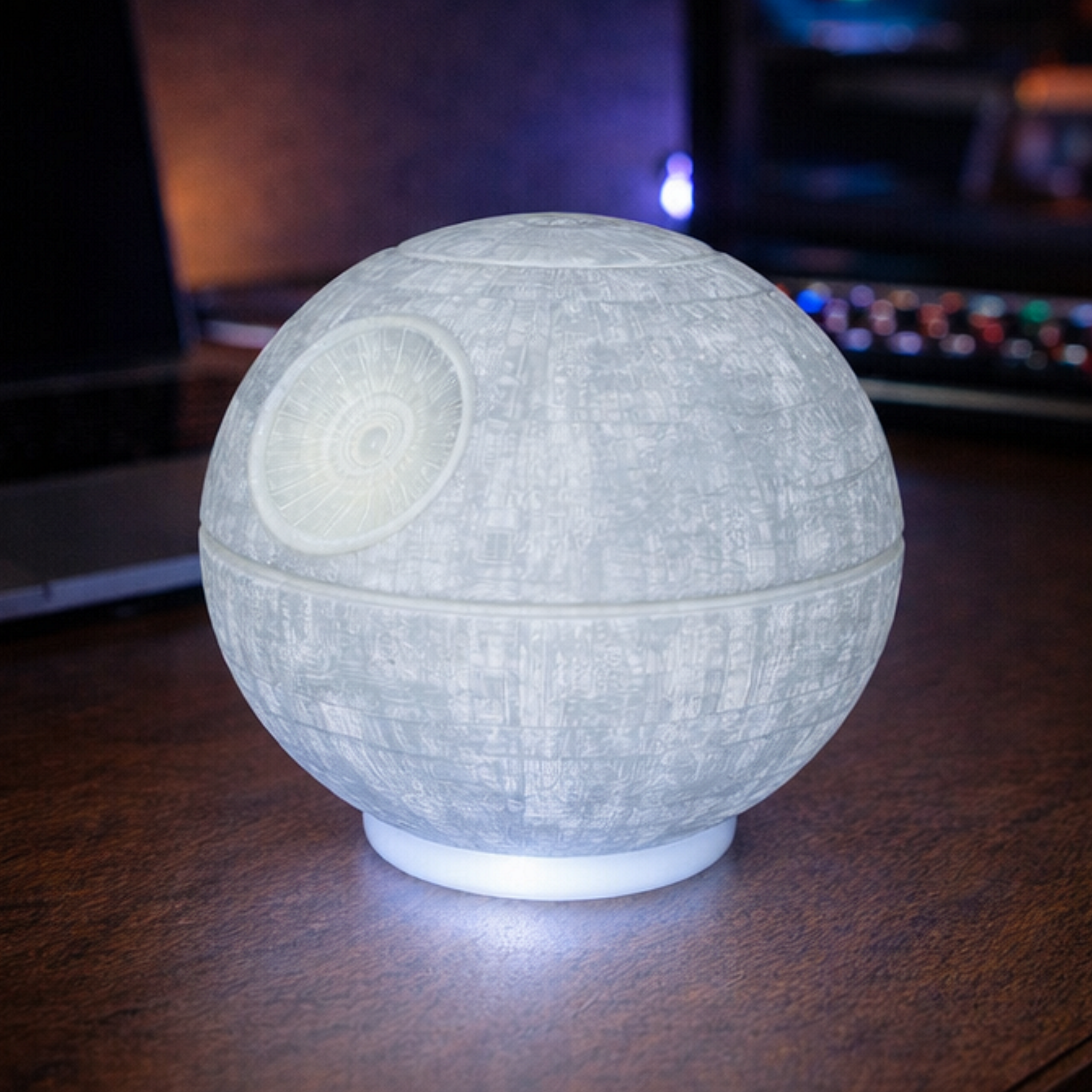 Настолна лампа "Звездата на смъртта"